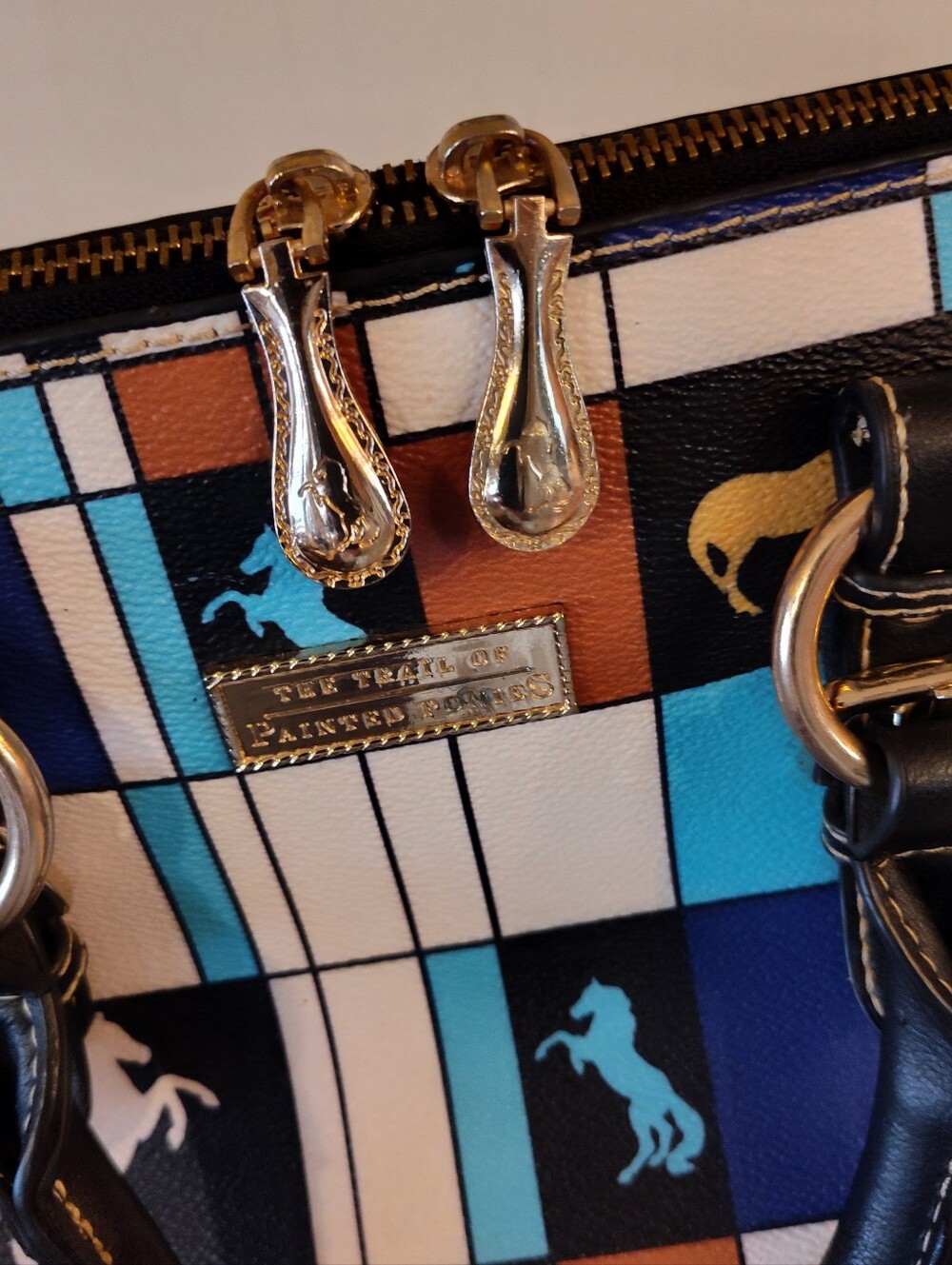 The Trail Of The Painted Ponies Handbag With Crossbody Strap - Picture 9 of 10